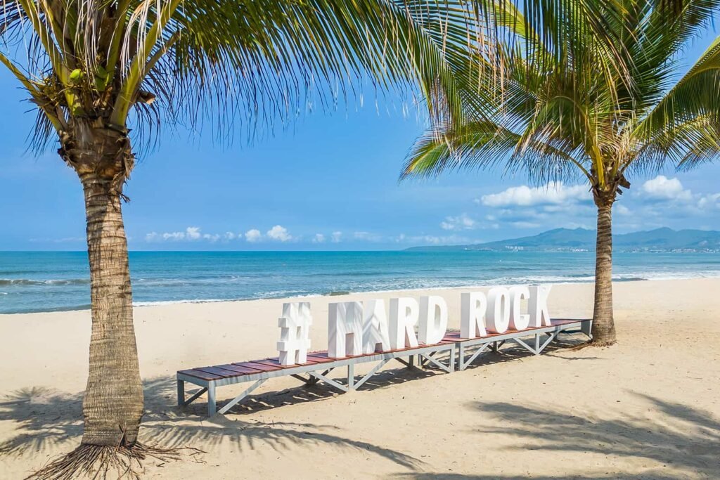 Hard-Rock-Hotel-Vallarta-Letras-Playa